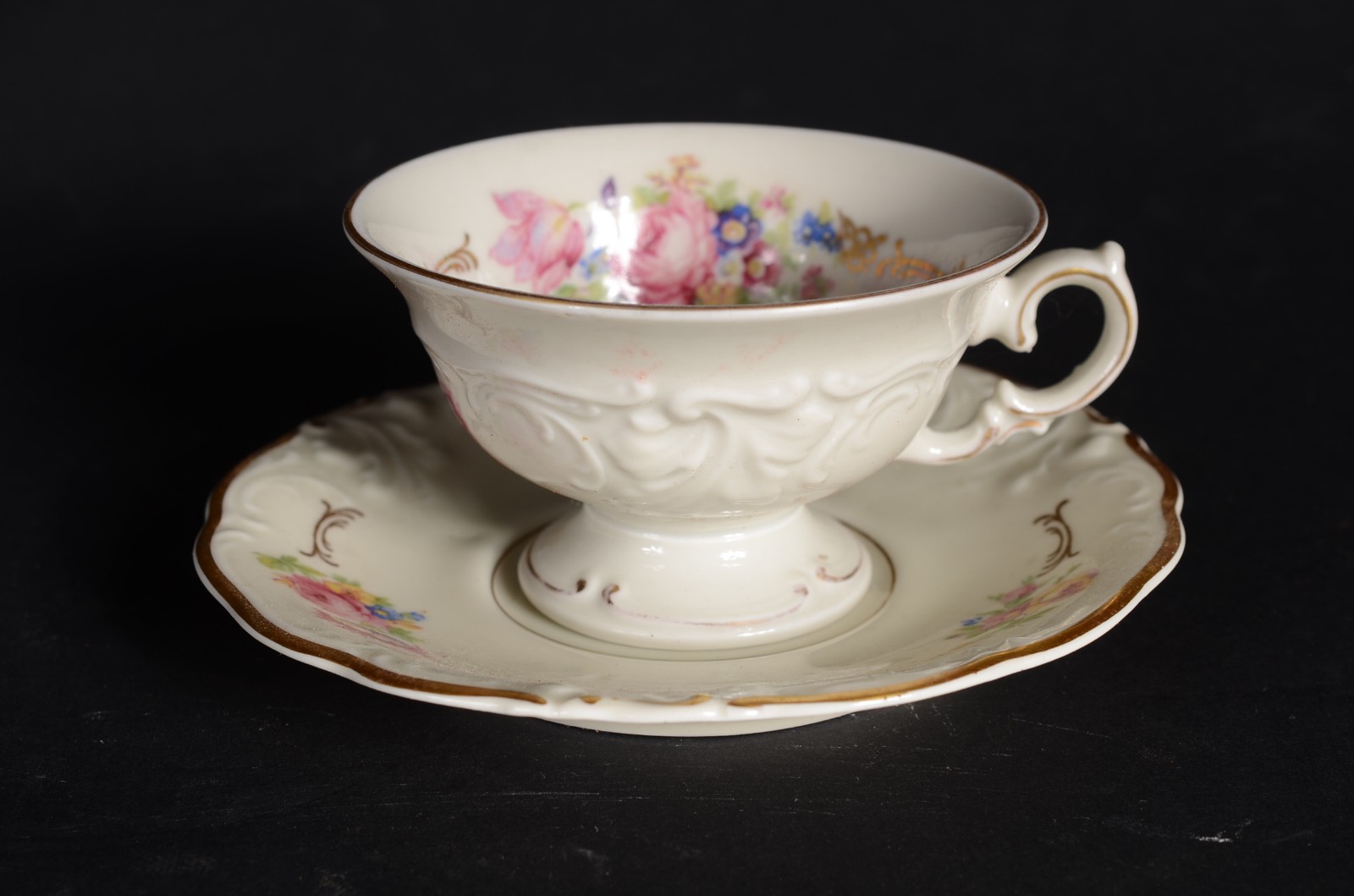 Conjunto com 9 xícaras de café com pires de porcelana alemã Edelstein... - foto 3 de 8