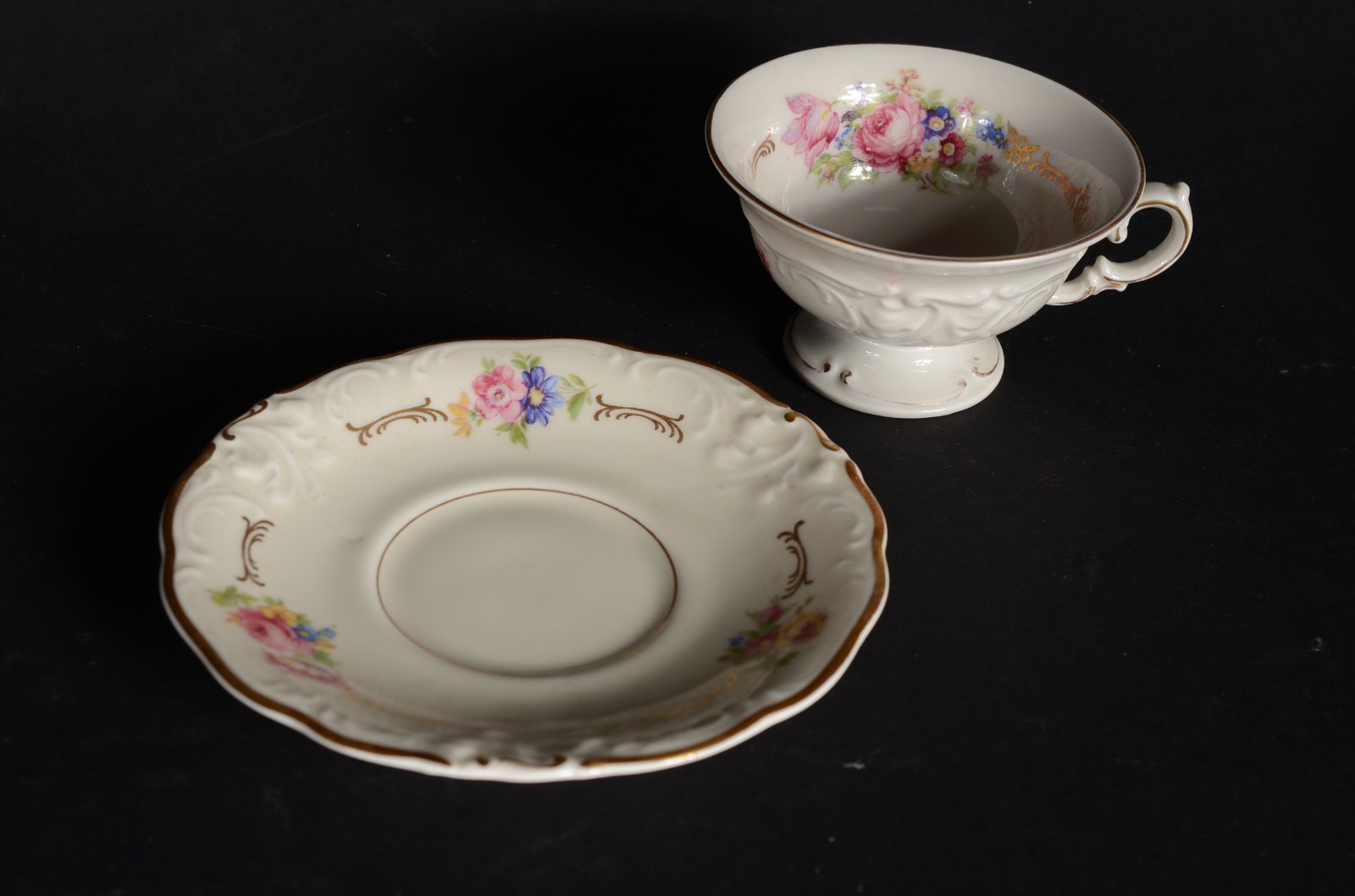 Conjunto com 9 xícaras de café com pires de porcelana alemã Edelstein... - foto 5 de 8