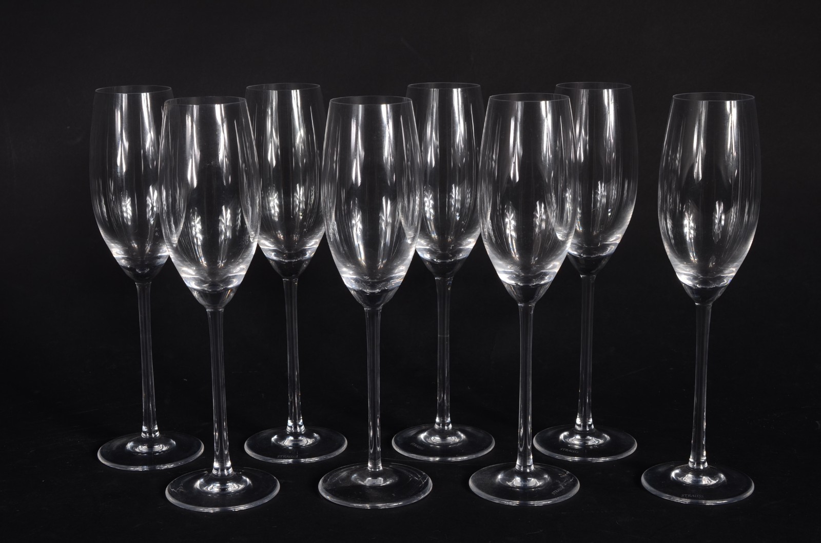 Oito flutes para champagne de cristal. - foto 1 de 7