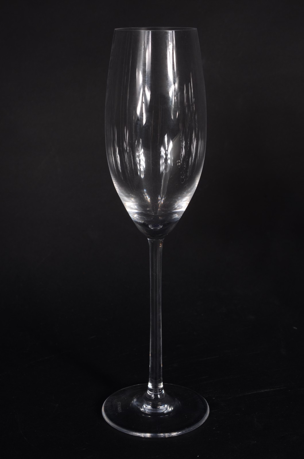 Oito flutes para champagne de cristal. - foto 2 de 7