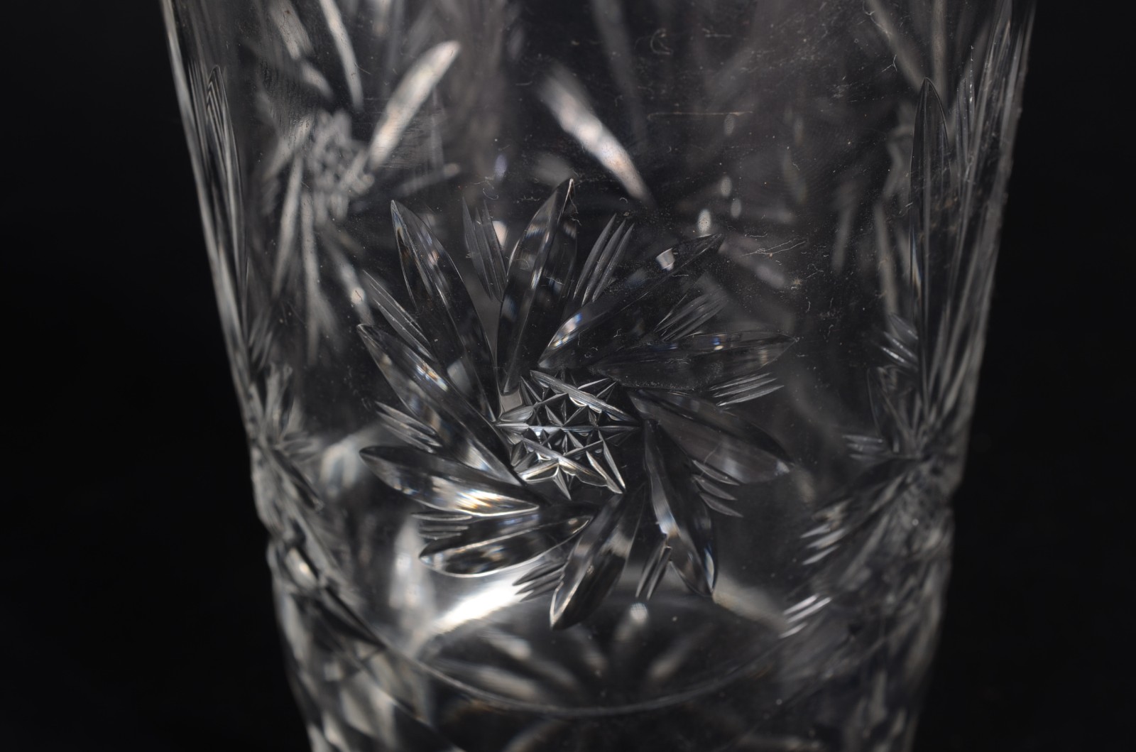 Serviço de cristal lapidado, composto de: 12 taças para vinho tinto... - foto 4 de 9