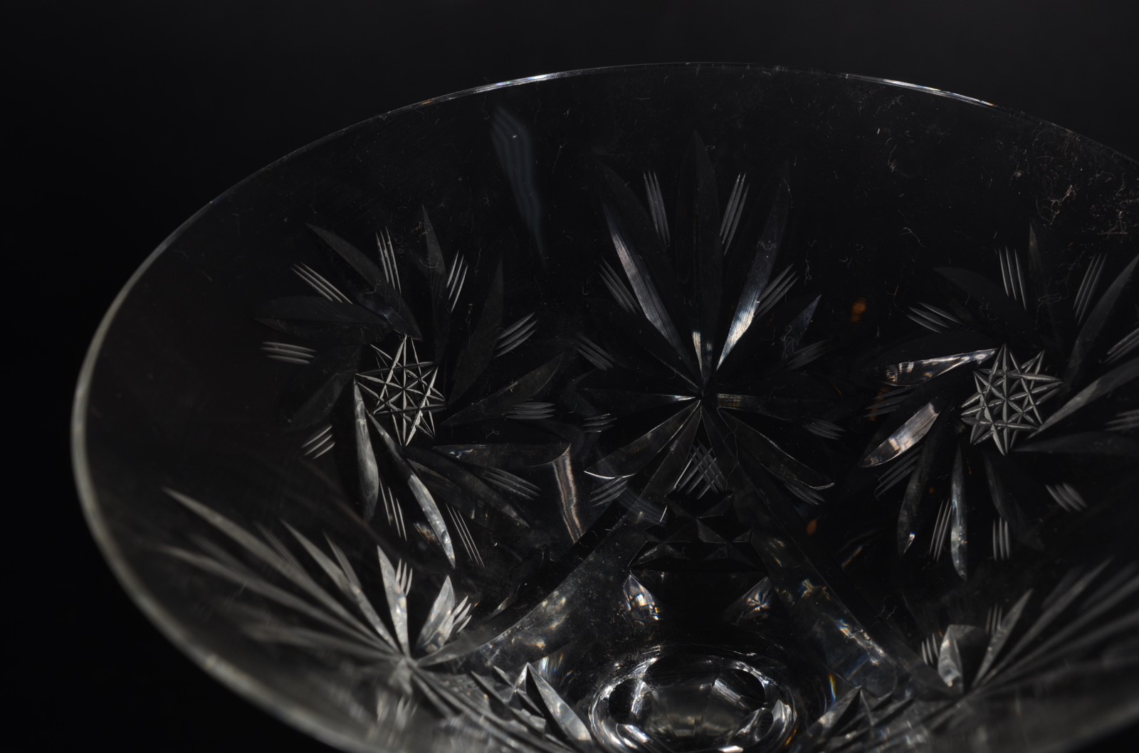 Serviço de cristal lapidado, composto de: 12 taças para vinho tinto... - foto 7 de 9