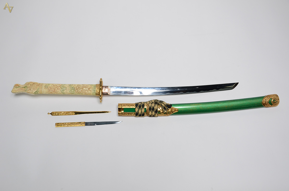 Espada samurai (KATANA) na cor verde com empunhadura de acrílico... - foto 2 de 4