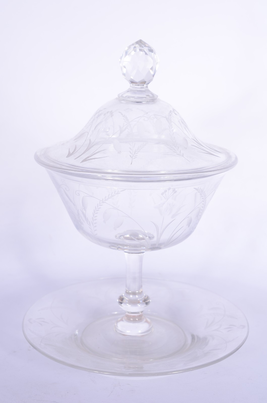 Compoteira com presentoir de cristal europeu com folhagens lavradas. - foto 1 de 11