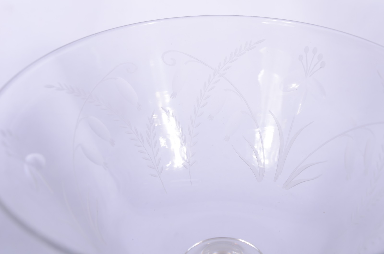 Compoteira com presentoir de cristal europeu com folhagens lavradas. - foto 11 de 11