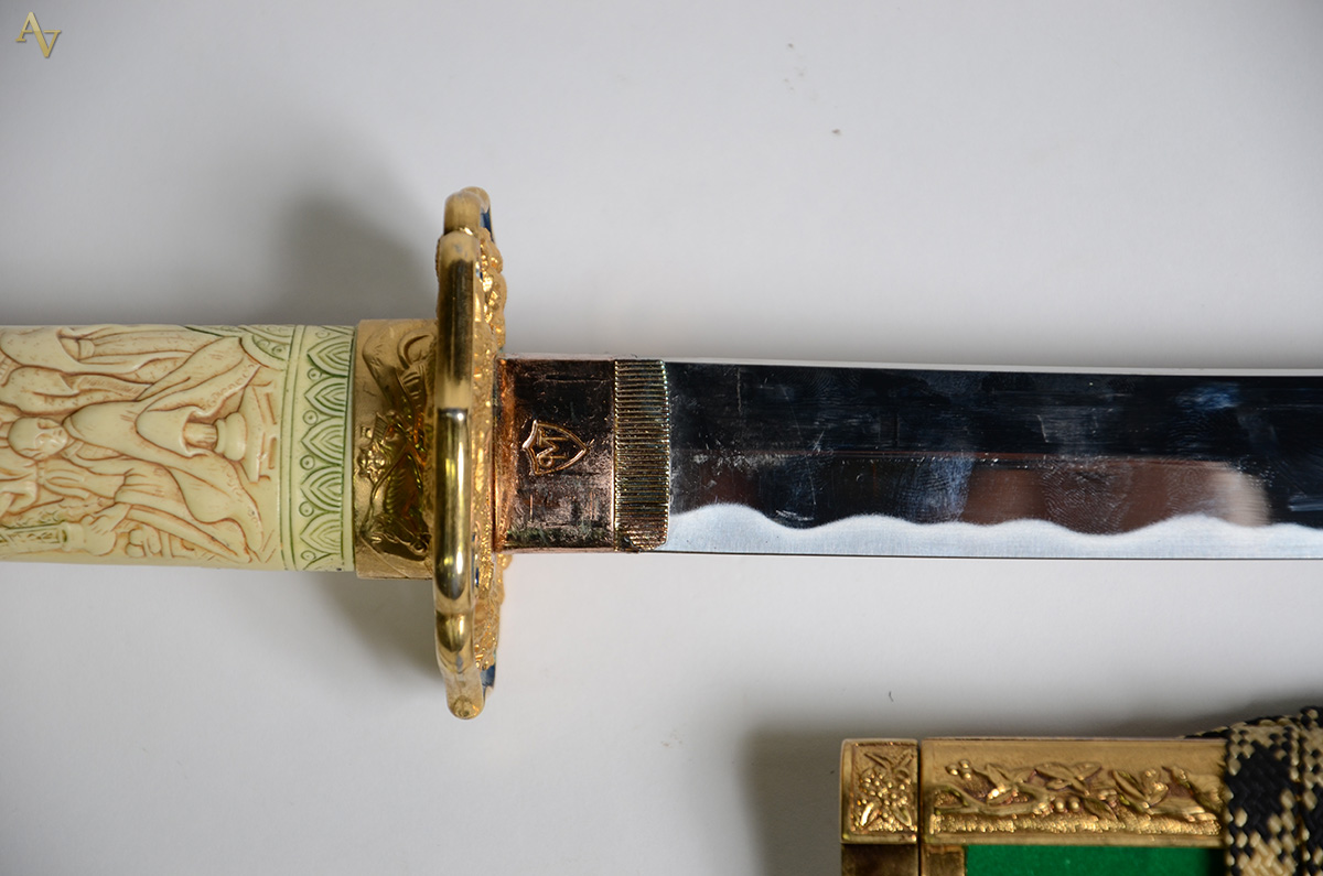 Espada samurai (KATANA) na cor verde com empunhadura de acrílico... - foto 3 de 4