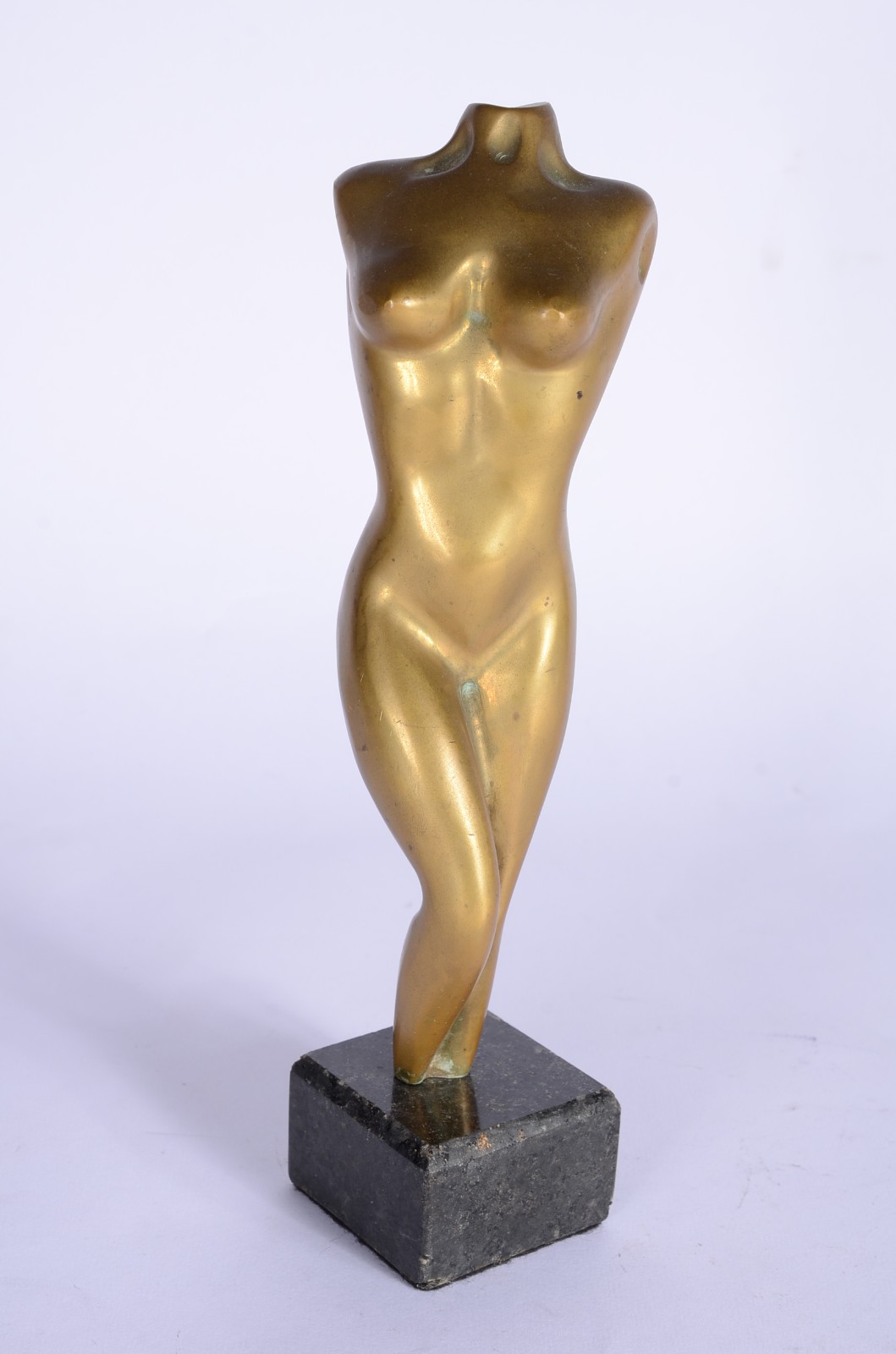 Duas peças. sendo: escultura de bronze representando busto feminino... - foto 2 de 9