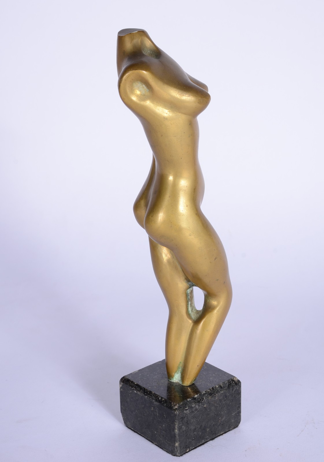 Duas peças. sendo: escultura de bronze representando busto feminino... - foto 4 de 9