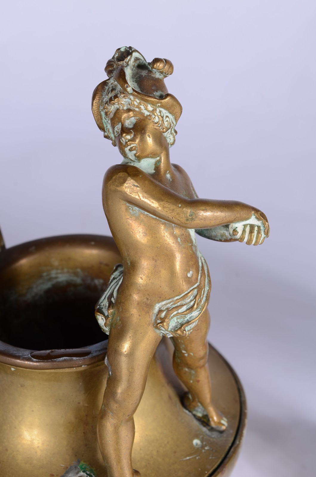 Quatro peças diversas, sendo: duas estatuetas de bronze e par de... - foto 5 de 8