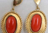 Par de brincos 18k  com cabochans de coral  - Par de brincos 18k  com cabochans de coral 