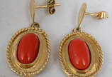 Par de brincos 18k  com cabochans de coral  - Par de brincos 18k  com cabochans de coral 