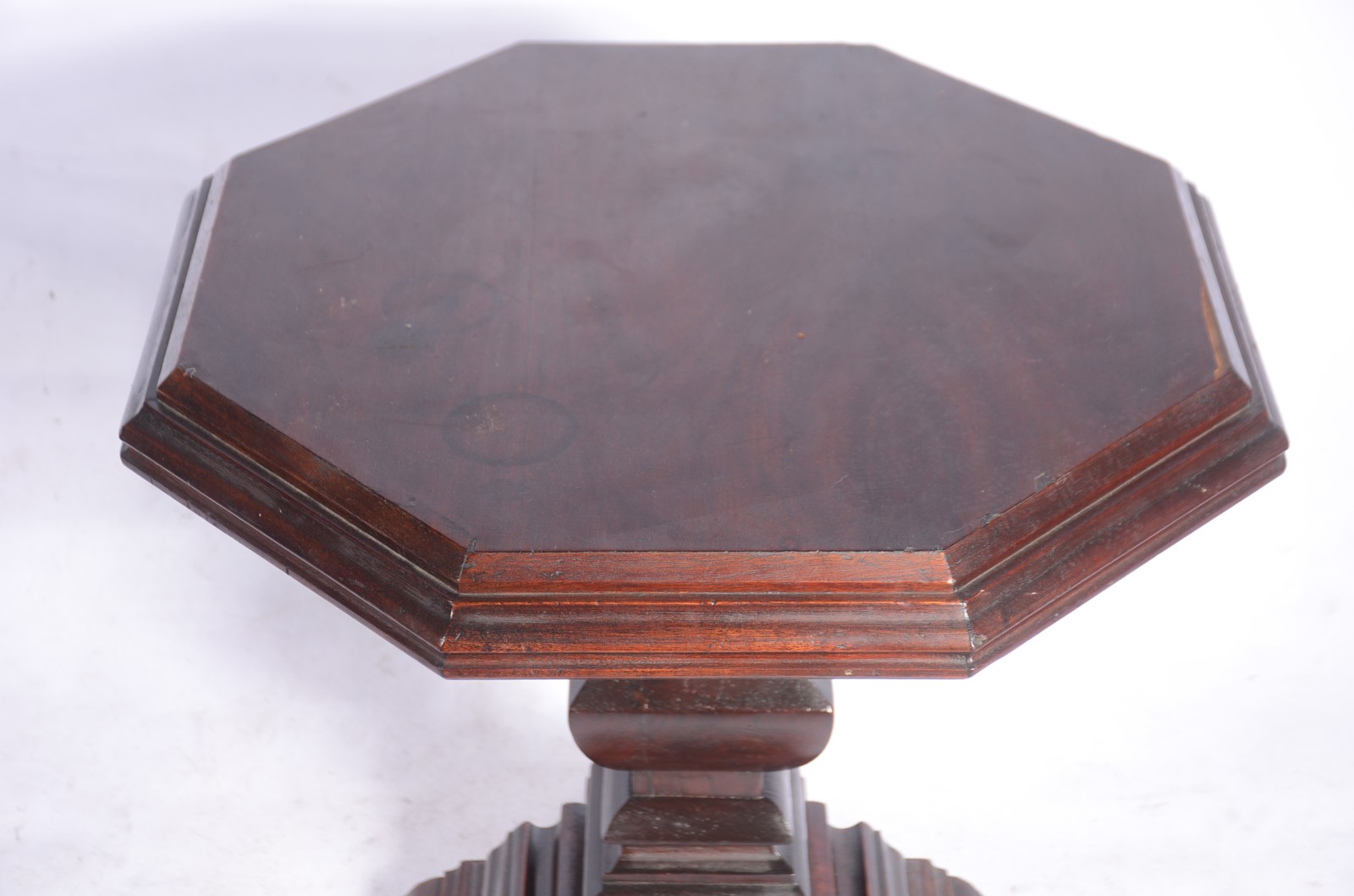 Conjunto de mesa de centro e par de laterais. de madeira nobre... - foto 5 de 9
