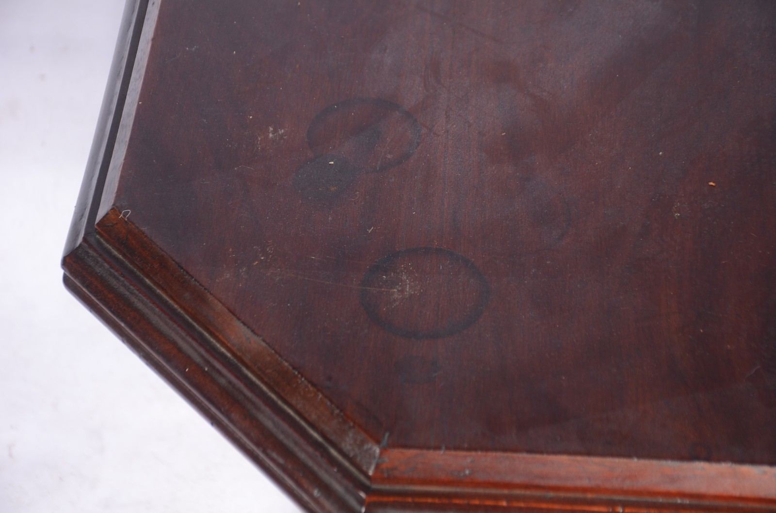 Conjunto de mesa de centro e par de laterais. de madeira nobre... - foto 7 de 9