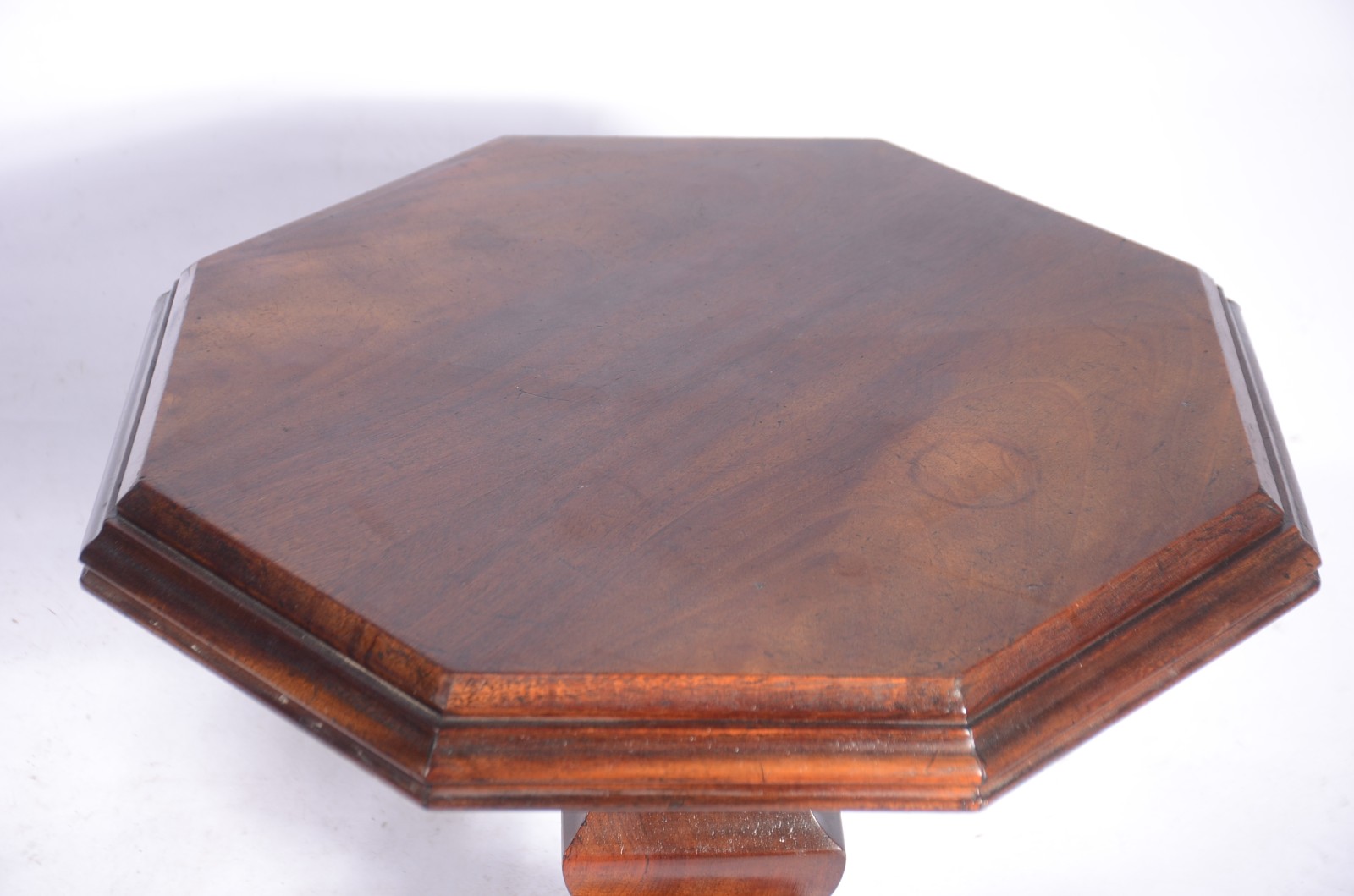 Conjunto de mesa de centro e par de laterais. de madeira nobre... - foto 8 de 9