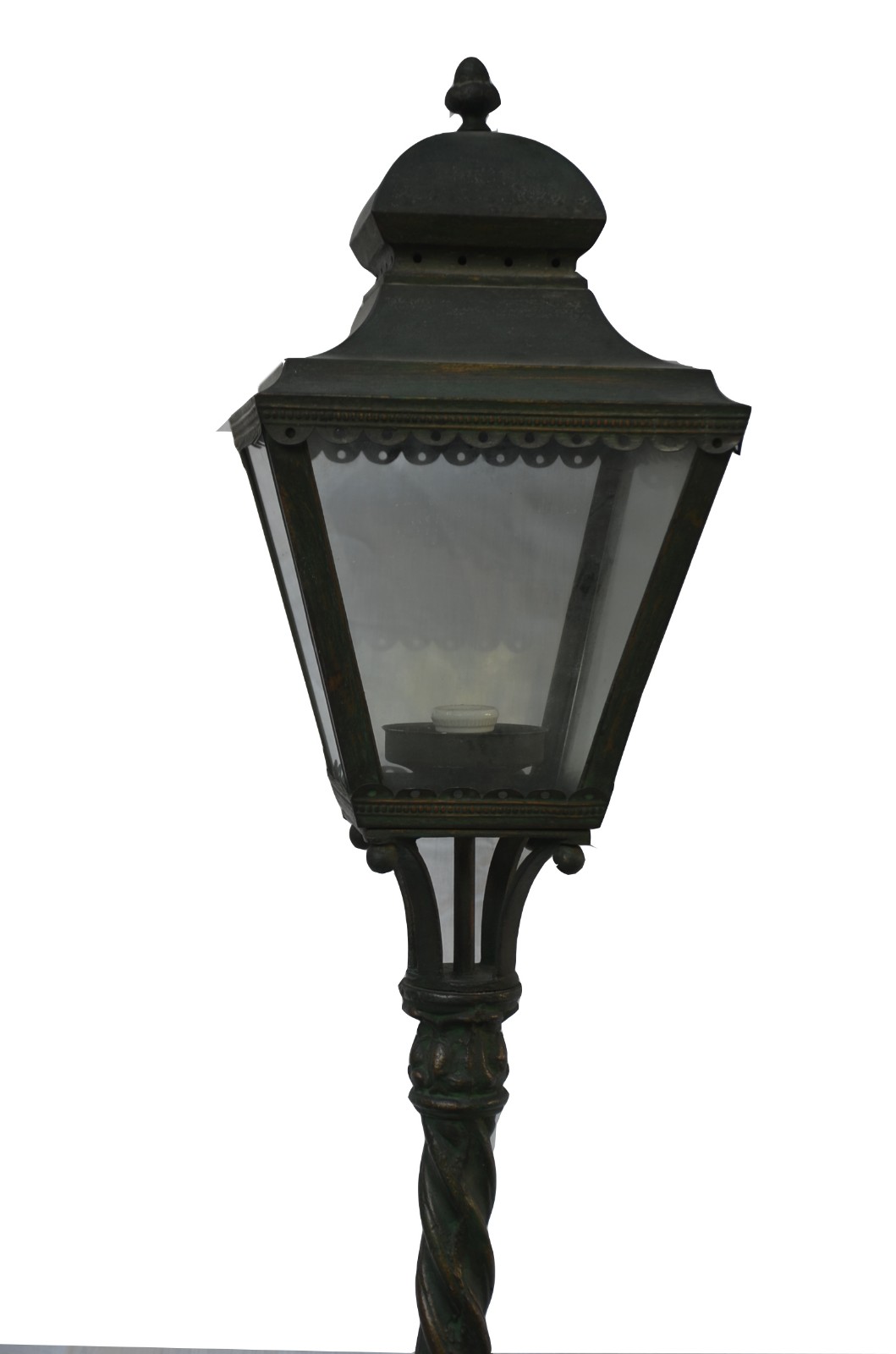 Poste/luminária de metal com trabalhos em relevo. - foto 2 de 4