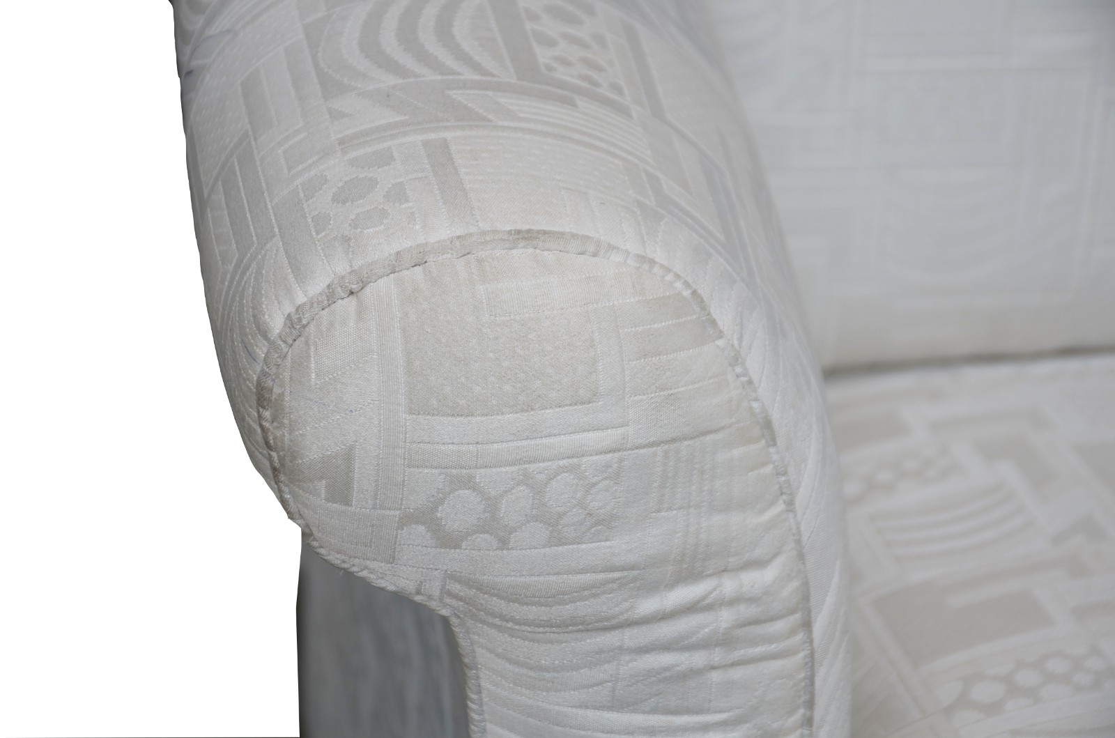 Sofá para tres lugares estofado e forrado em tecido branco. Com... - foto 6 de 10