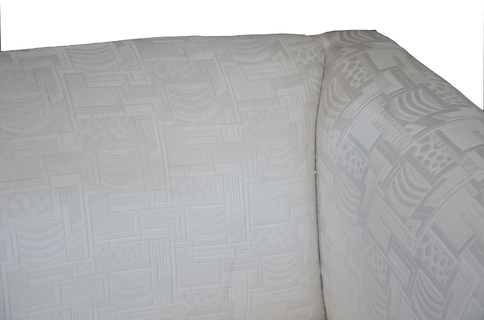 Sofá para tres lugares estofado e forrado em tecido branco. Com... - foto 8 de 10