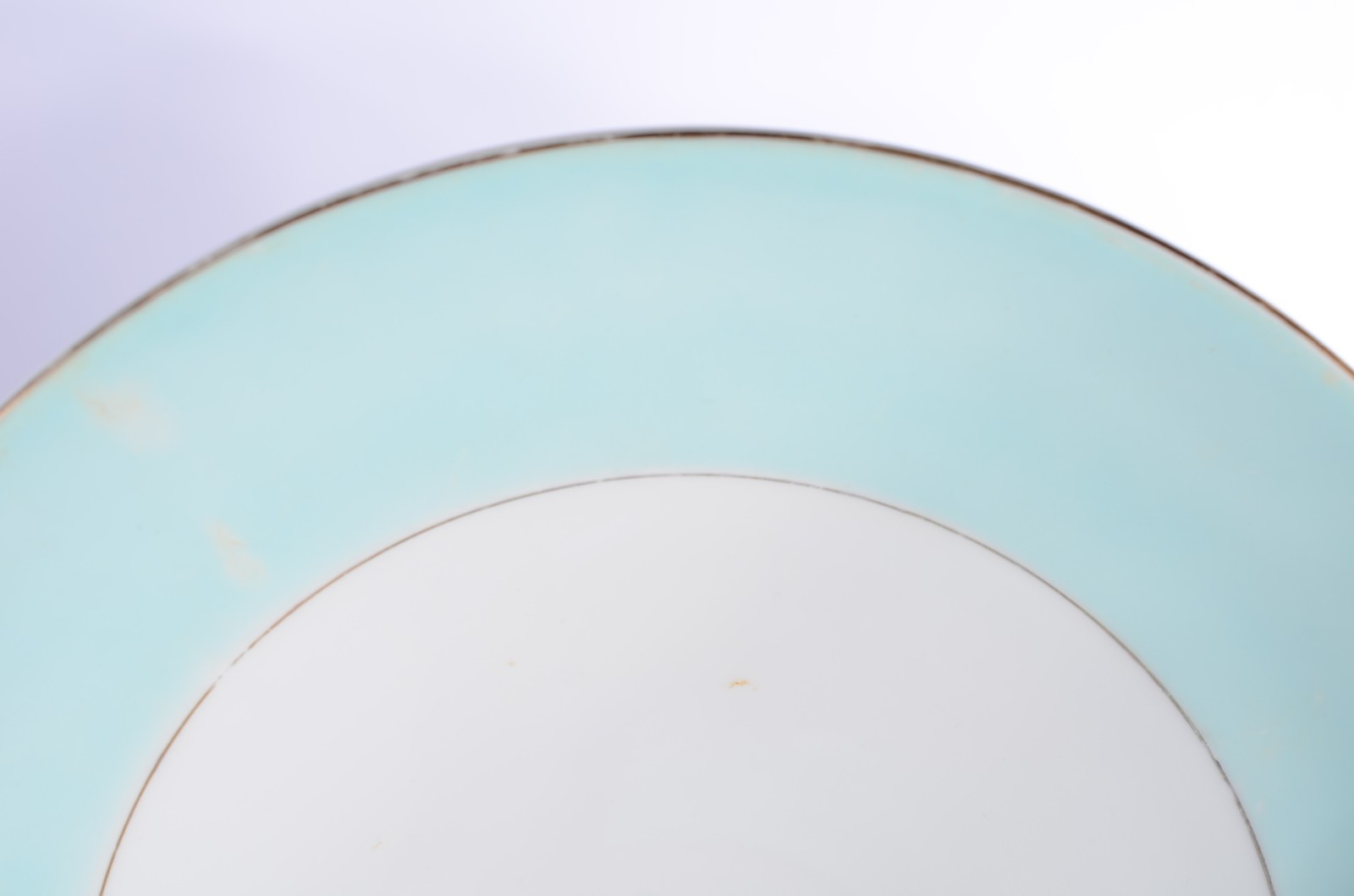 Diversas peças, sendo: bowl de opalina azul, 2 pratos grandes para... - foto 3 de 10