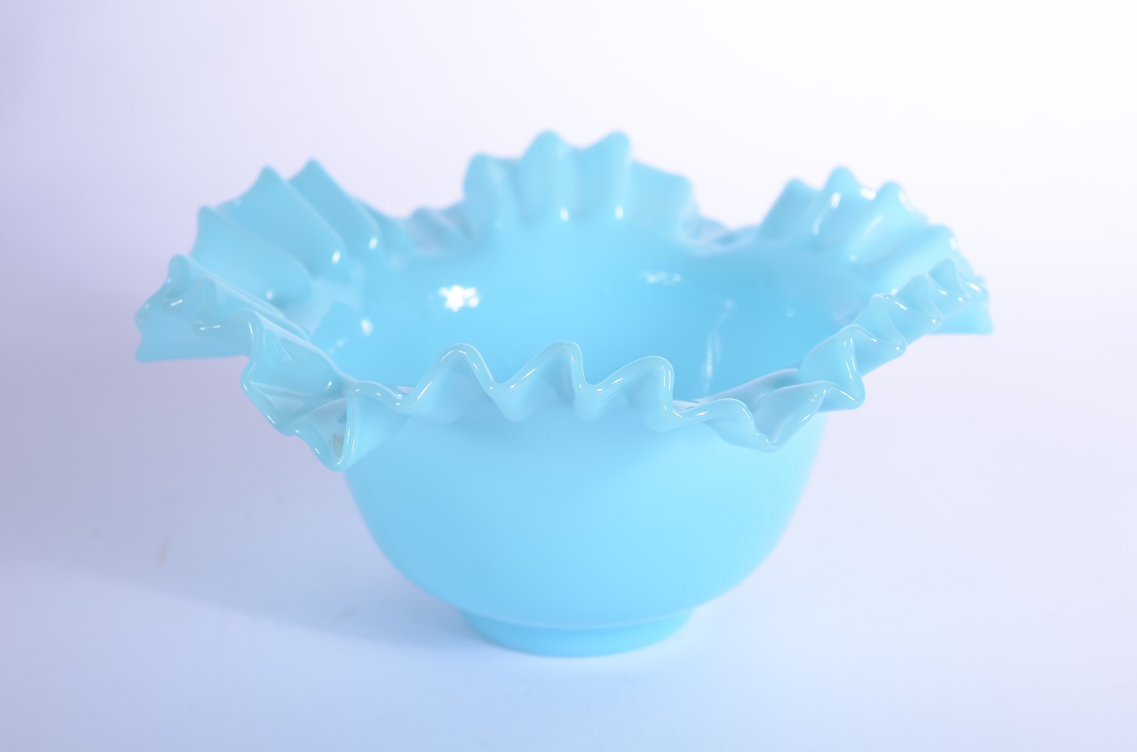 Diversas peças, sendo: bowl de opalina azul, 2 pratos grandes para... - foto 7 de 10