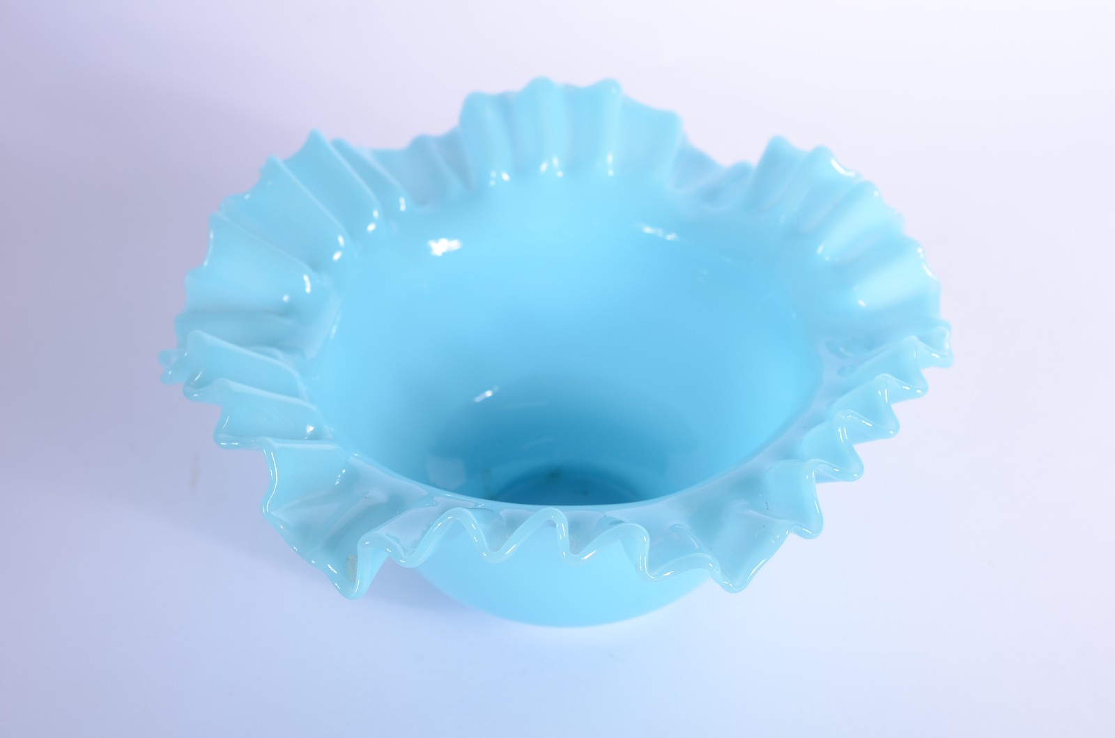 Diversas peças, sendo: bowl de opalina azul, 2 pratos grandes para... - foto 8 de 10