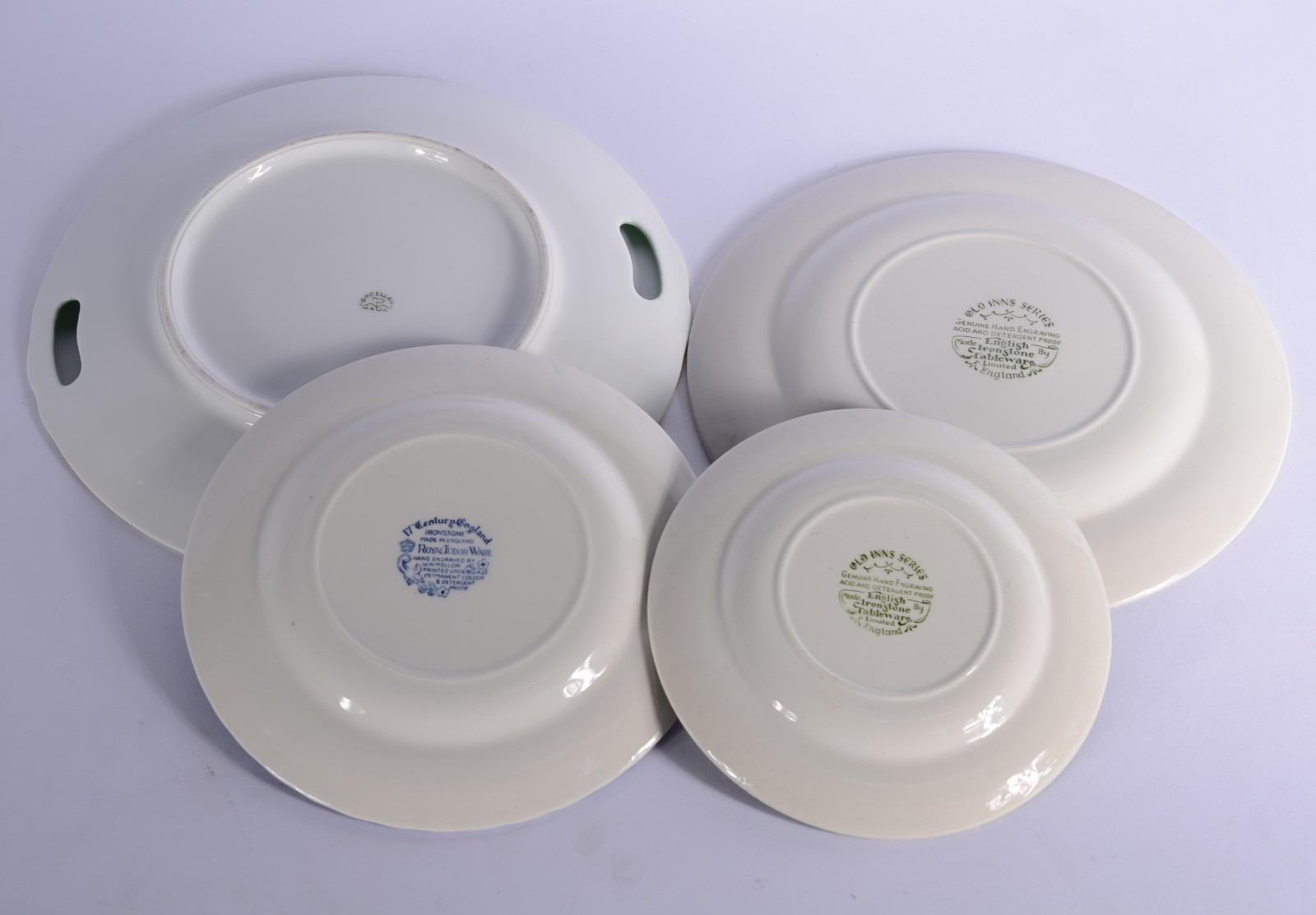Diversas peças, sendo: bowl de opalina azul, 2 pratos grandes para... - foto 10 de 10