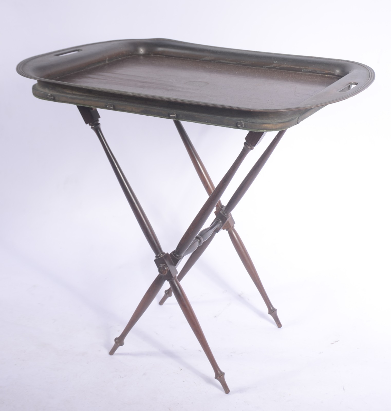 Mesa com tampo "bandeja" de madeira com borda de metal e base feitio... - foto 1 de 11