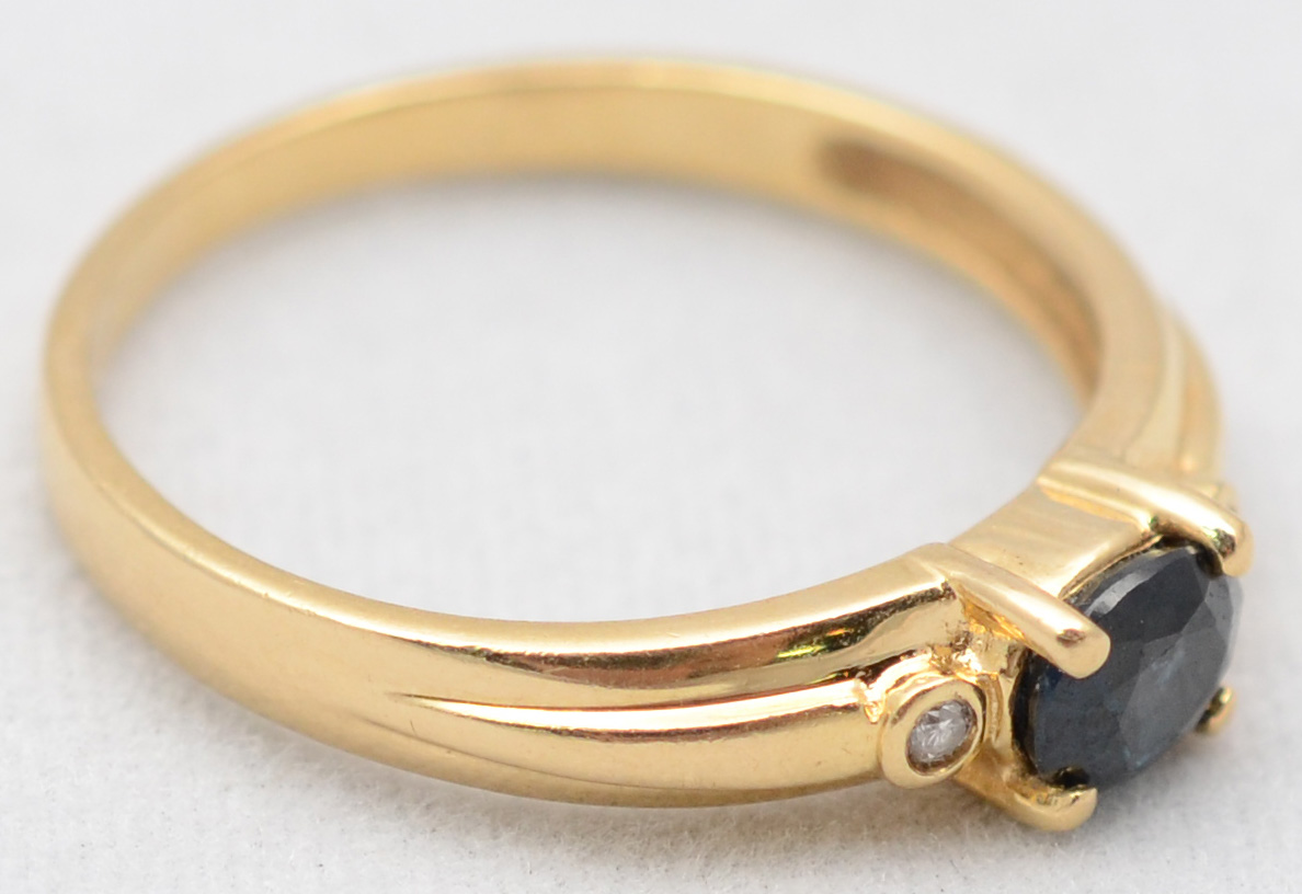 HSTERN - Anel de ouro amarelo 18 k com dois brilhantes. Peso total...