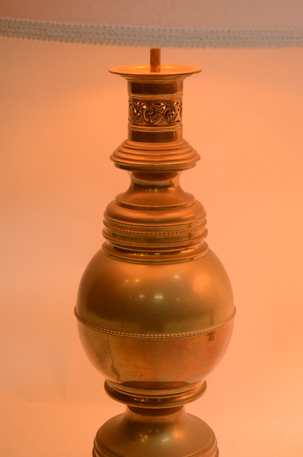 Par de abatjoures de metal dourado, acompanham as cúpulas na cor... - foto 4 de 5