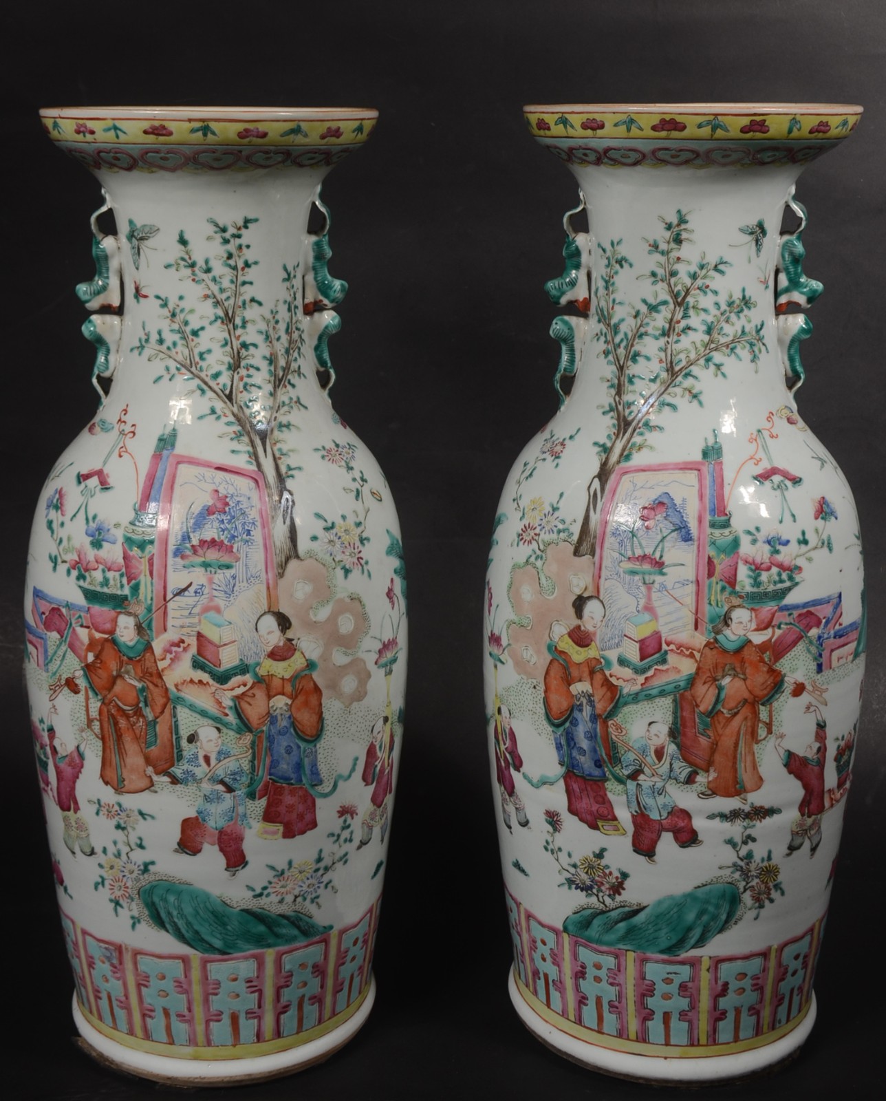Belo par de vasos de formato balaústre em porcelana chinesa... - foto 2 de 10