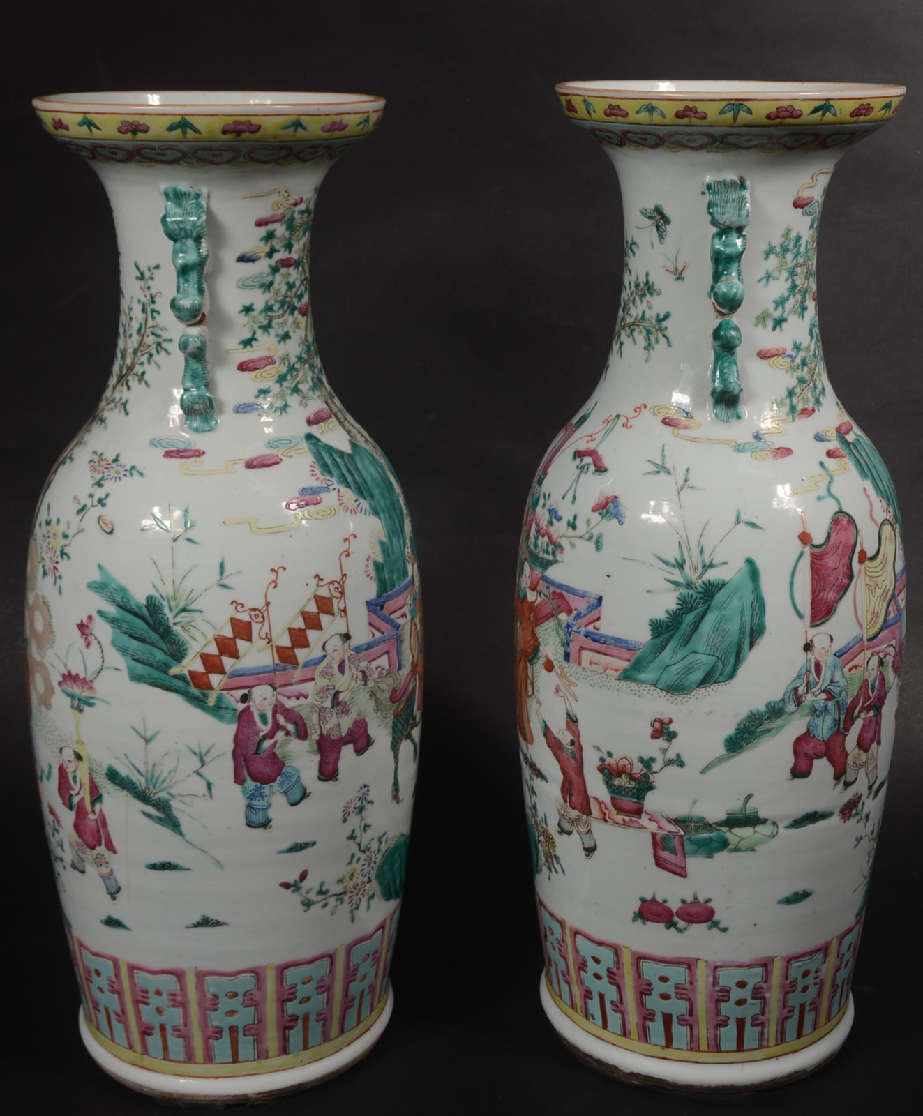Belo par de vasos de formato balaústre em porcelana chinesa... - foto 3 de 10