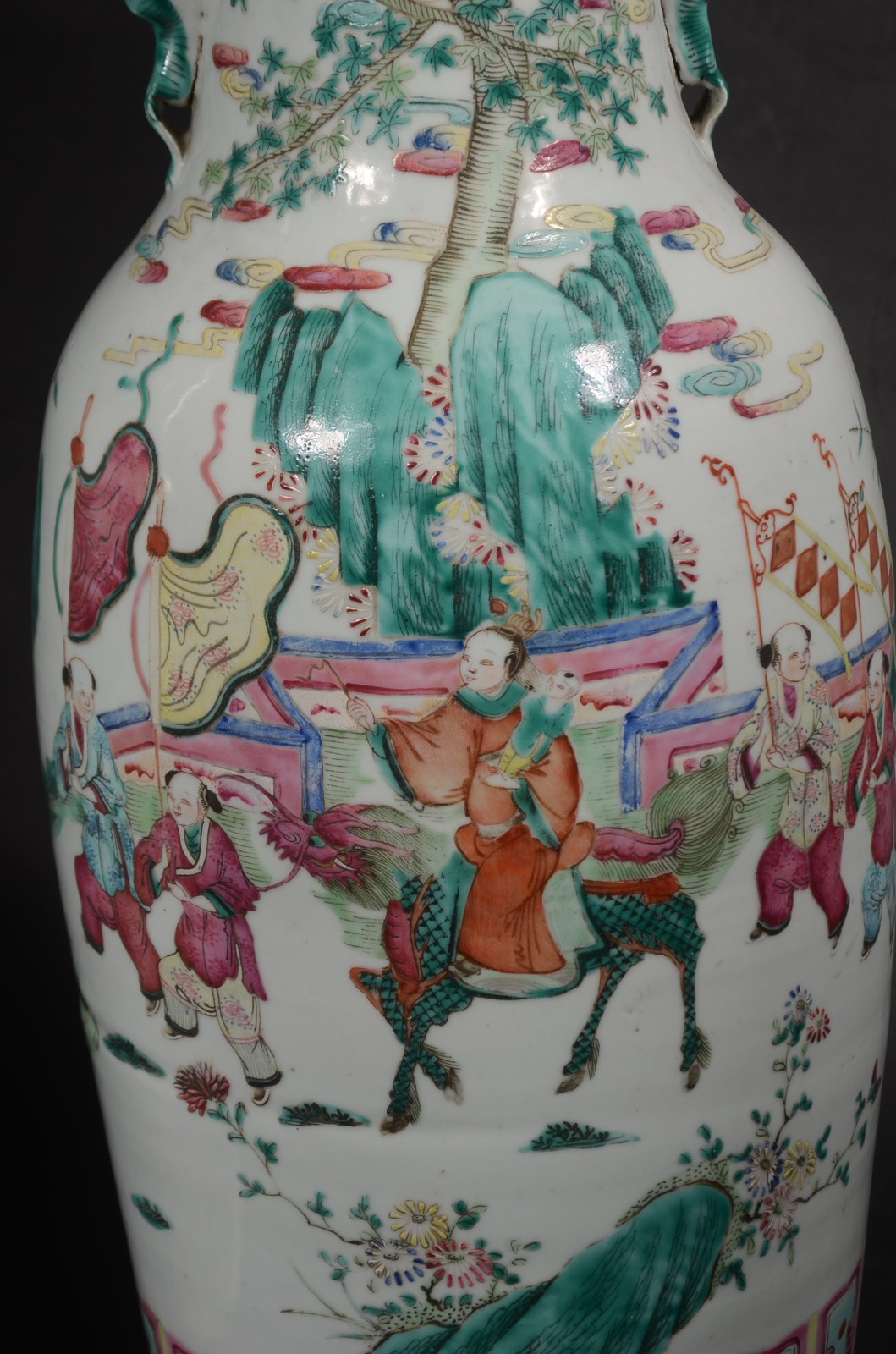 Belo par de vasos de formato balaústre em porcelana chinesa... - foto 5 de 10