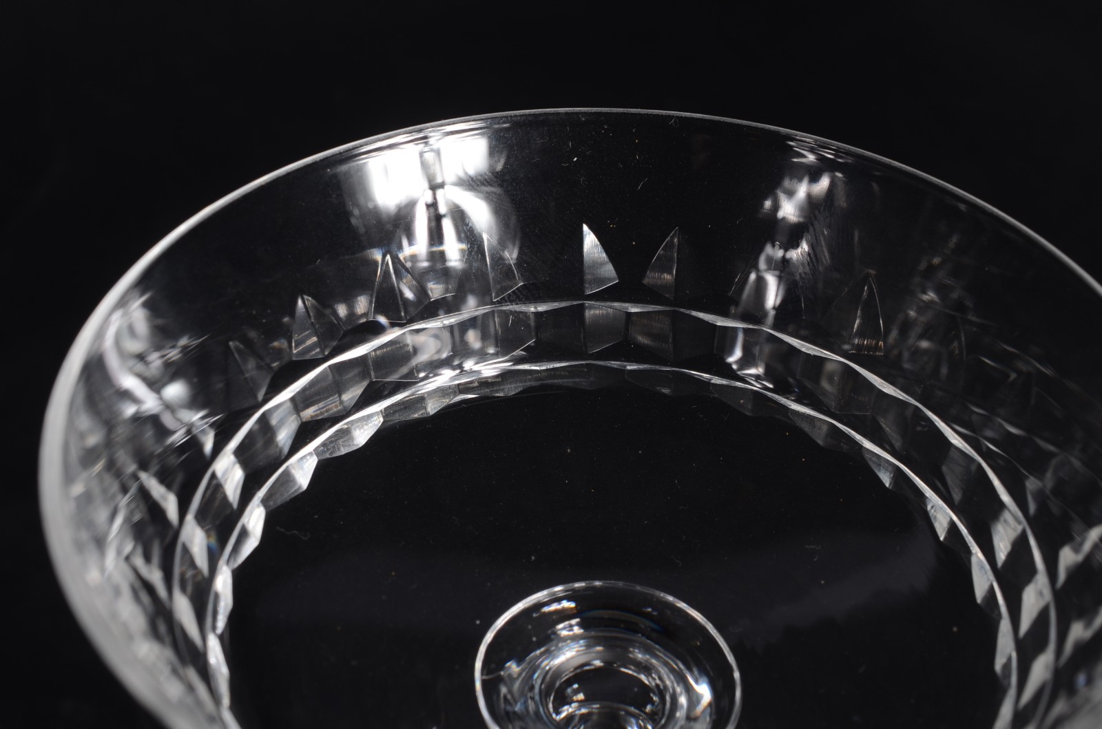 Serviço de cristal lapidado, composto de: 12 taças para champagne, 12... - foto 6 de 8