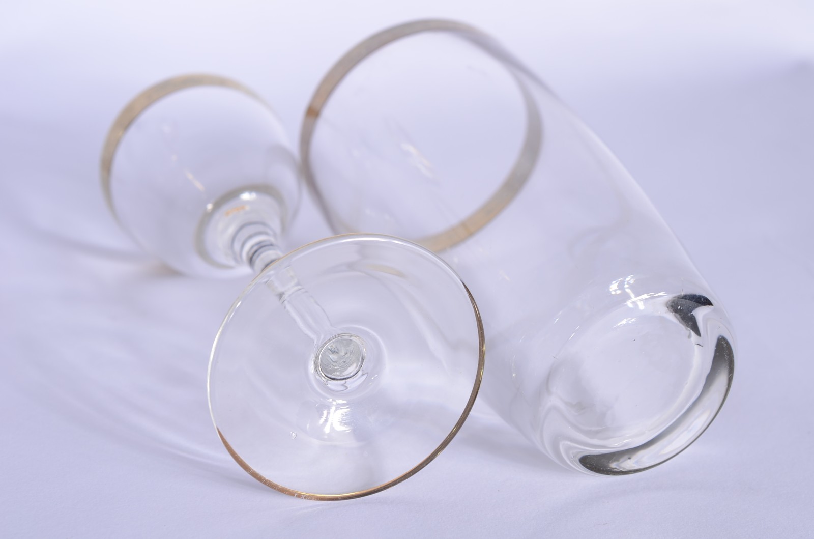 Serviço de cristal com borda dourada, composto de: 8 copos para água... - foto 5 de 5