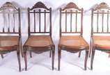 Conjunto com 8 cadeiras de madeira nobre para m... - Conjunto com 8 cadeiras de madeira nobre para mesa de jantar, assentos de palhinha e encostos com réguas verticais encimadas por detalhe entalhado.