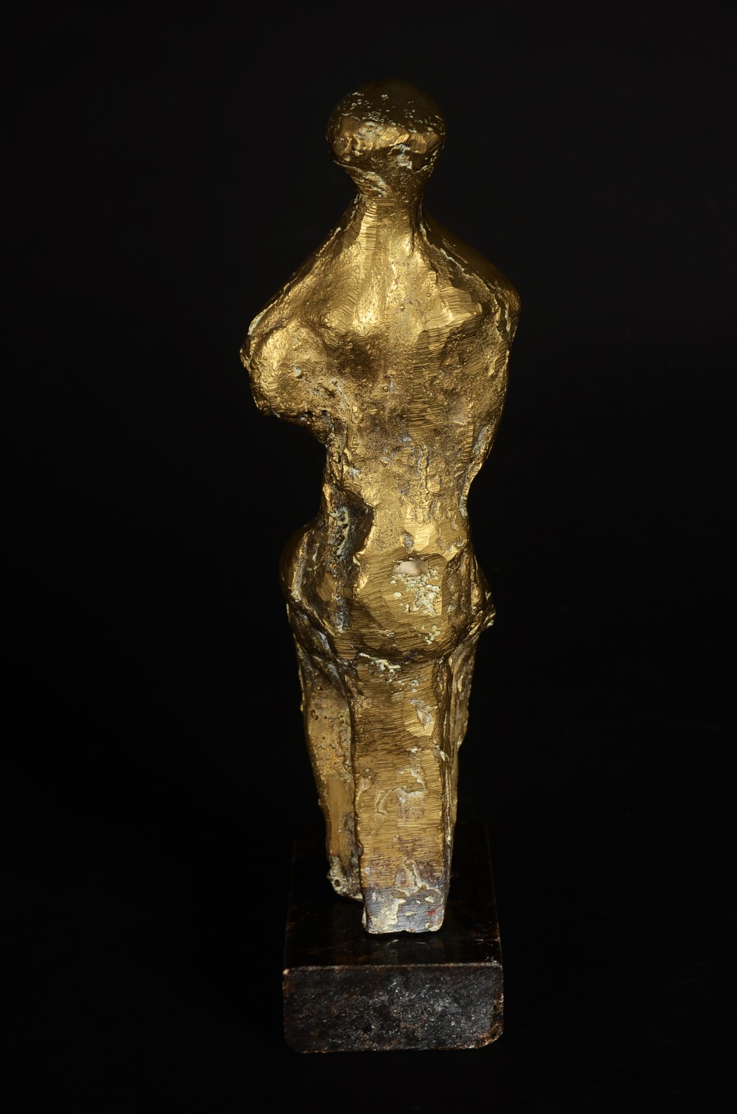 Escultura de bronze representando figura feminina, possivelmente... - foto 4 de 6