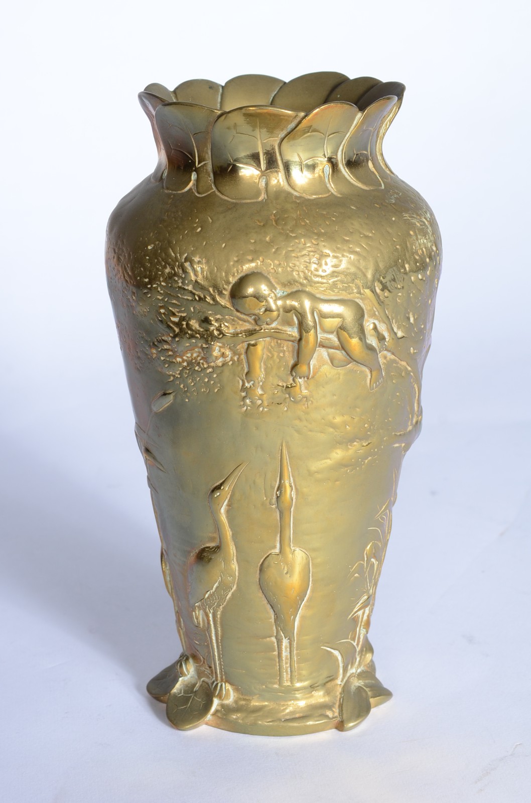 Vaso de bronze dourado Art Nouveau, decorado com paisagem costeira... - foto 1 de 8
