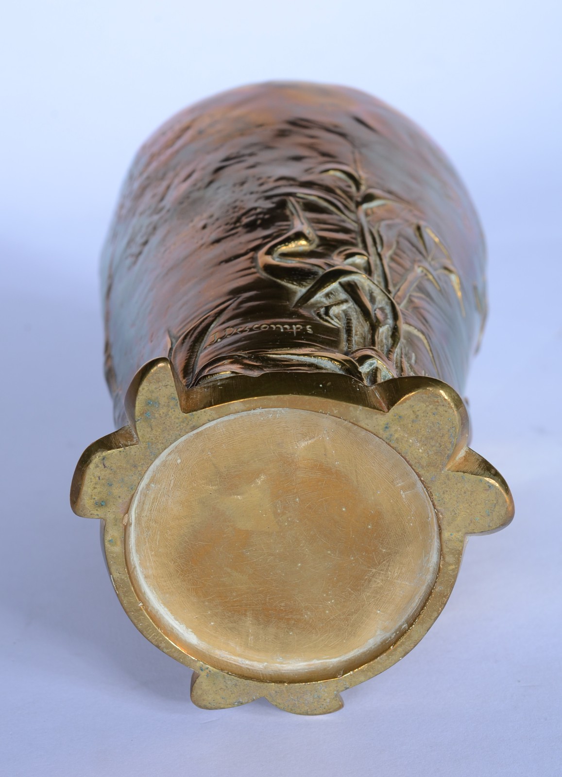 Vaso de bronze dourado Art Nouveau, decorado com paisagem costeira... - foto 7 de 8