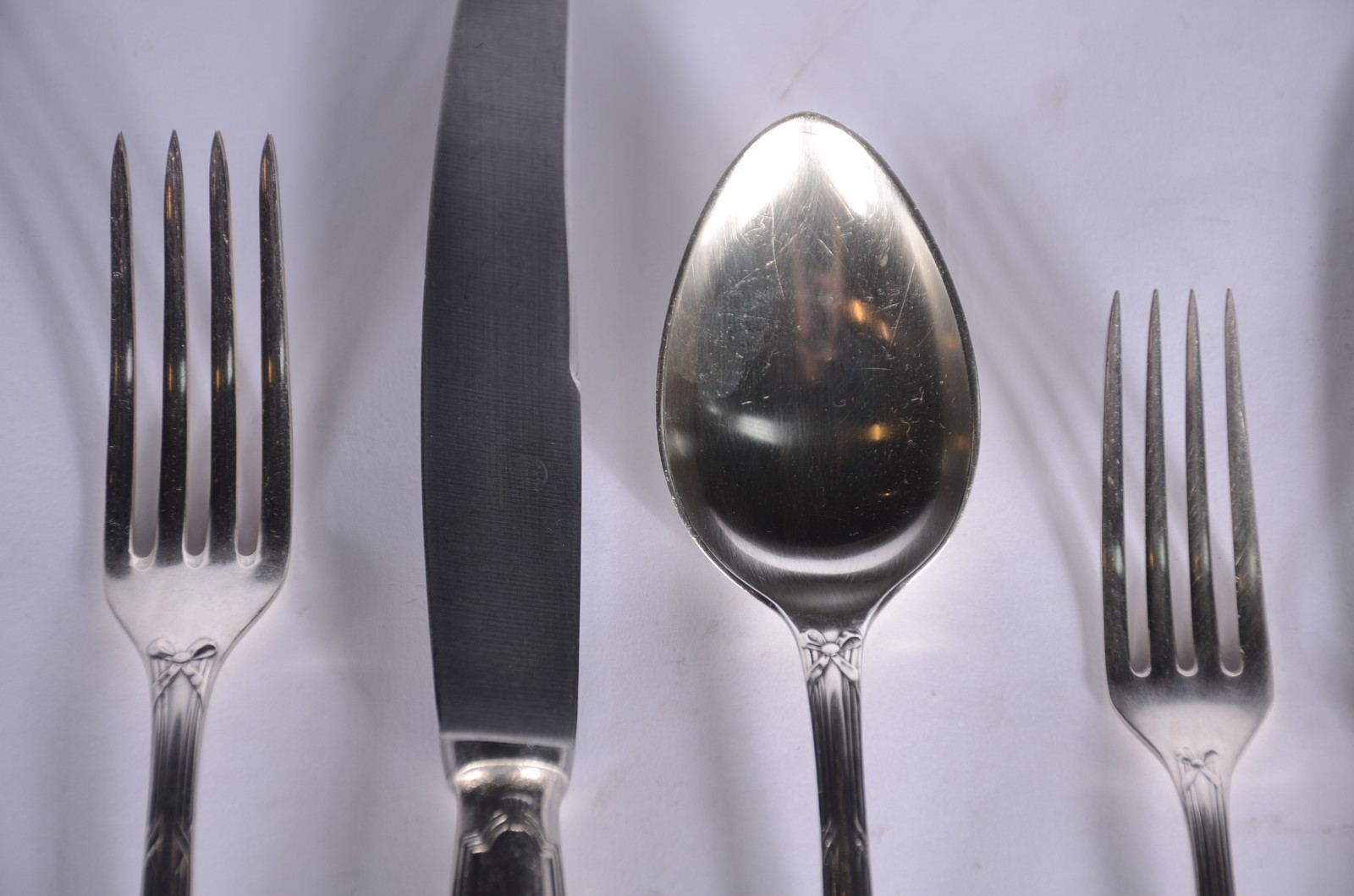 Faqueiro de prata Vix 90, composto de: 12 facas, 12 garfos, 12... - foto 5 de 10