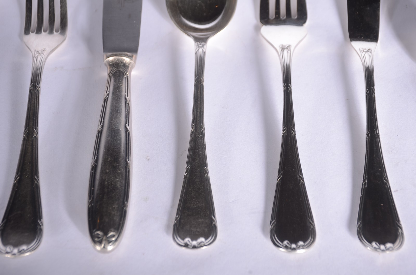 Faqueiro de prata Vix 90, composto de: 12 facas, 12 garfos, 12... - foto 7 de 10
