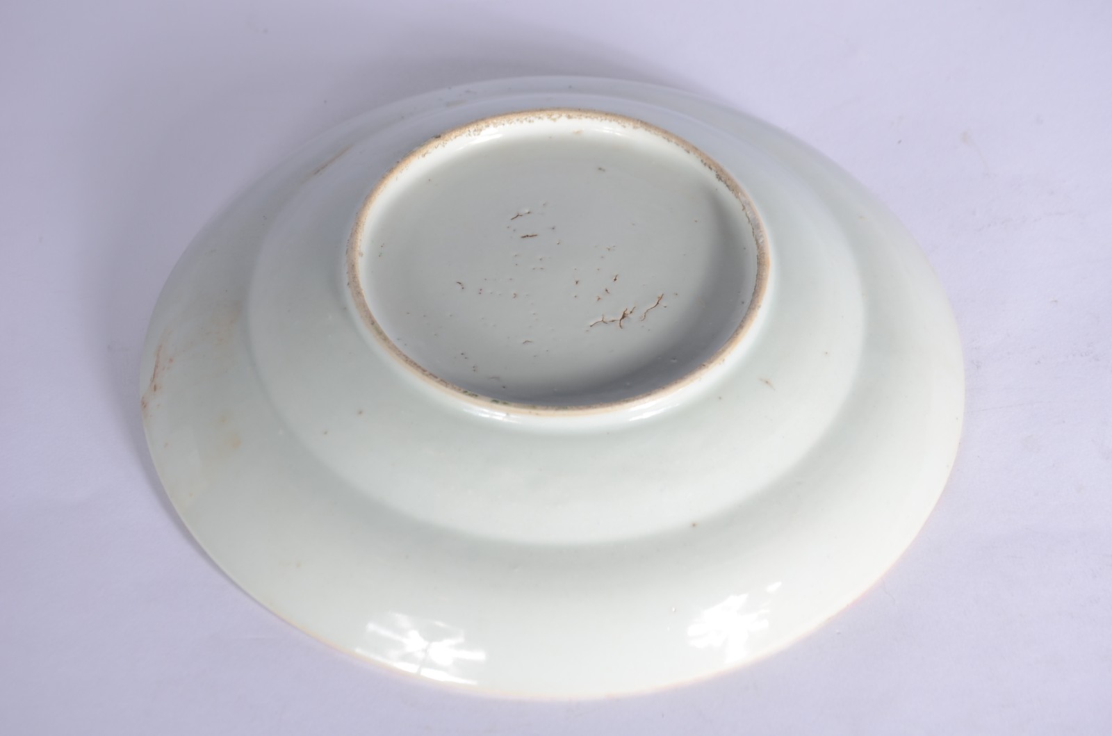 Antigo prato de porcelana chinesa com dragões em policromia. - foto 5 de 5
