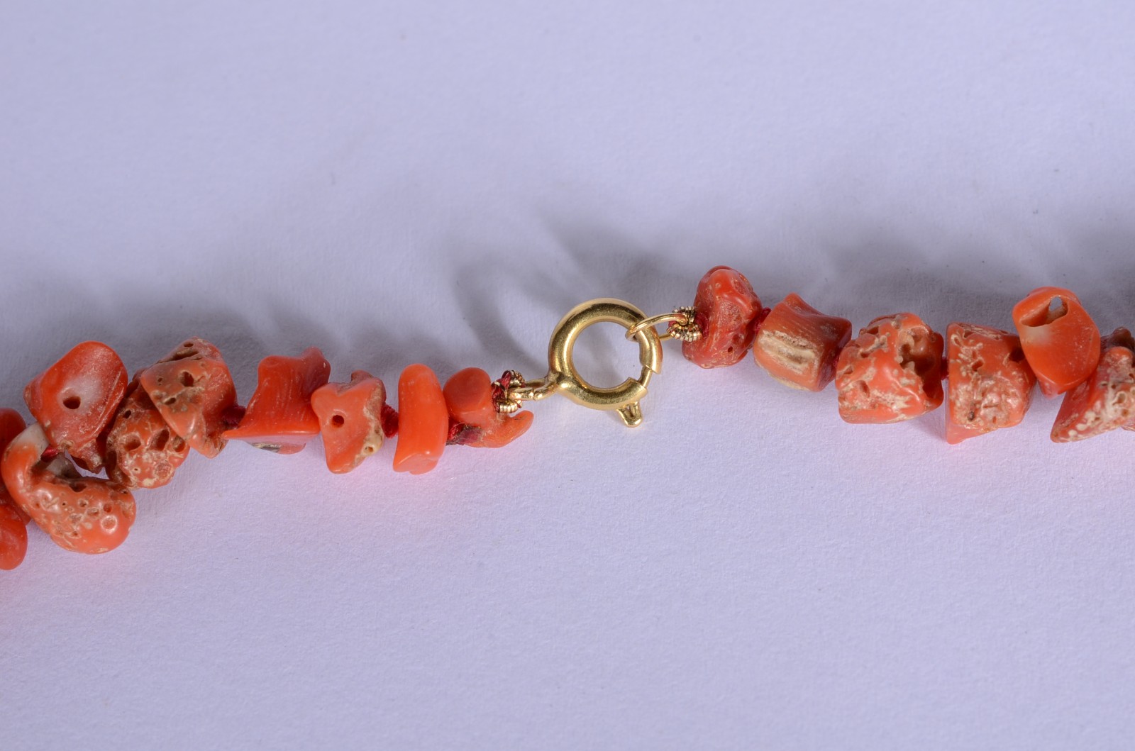 Colar com fecho e complementos de ouro 18 k., pedras naturais na cor... - foto 3 de 7