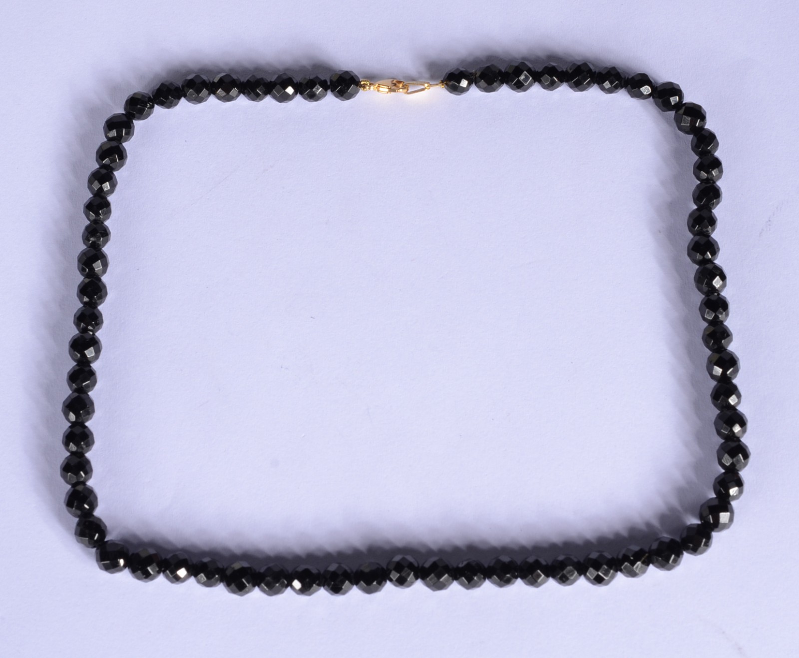 Colar com fecho mosquetão e complementos de ouro 18 k., contraste 750... - foto 1 de 6