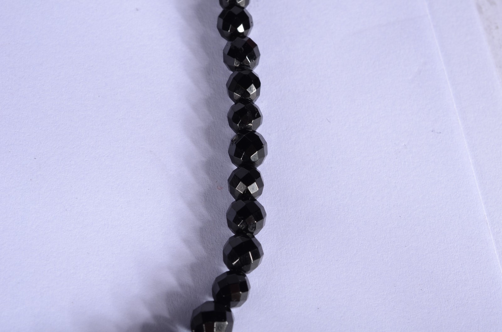 Colar com fecho mosquetão e complementos de ouro 18 k., contraste 750... - foto 2 de 6