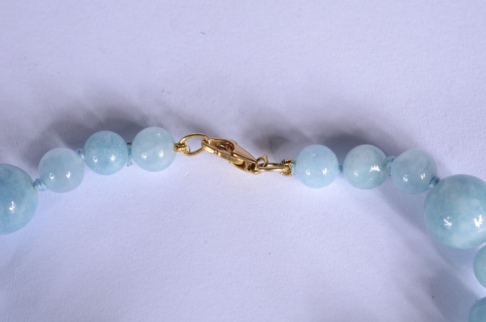 Pulseira com fecho mosquetão e complementos de ouro 18 k. (Por... - foto 3 de 5