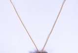 Colar com pendente feitio abelha de ouro 18 k.,... - Colar com pendente feitio abelha de ouro 18 k., malha grumet.  (Por motivos de segurança a peça não se encontra na loja).