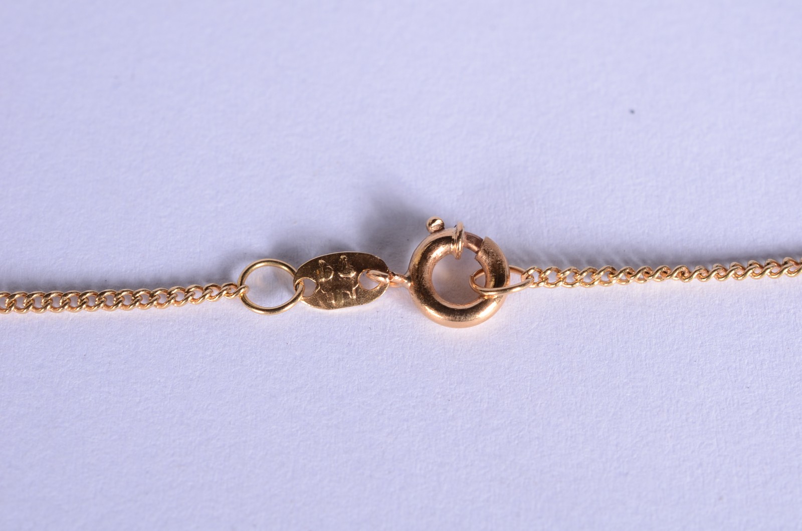 Colar com pendente feitio abelha de ouro 18 k., malha grumet. (Por... - foto 3 de 6
