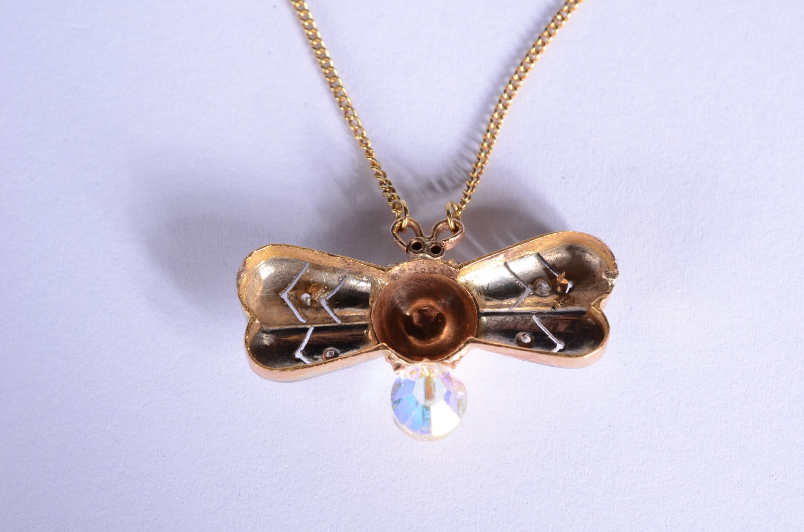 Colar com pendente feitio abelha de ouro 18 k., malha grumet. (Por... - foto 5 de 6