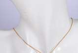 Colar com pendente feitio abelha de ouro 18 k.,... - Colar com pendente feitio abelha de ouro 18 k., malha grumet.  (Por motivos de segurança a peça não se encontra na loja).