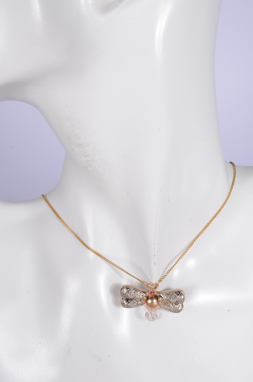 Colar com pendente feitio abelha de ouro 18 k., malha grumet. (Por... - foto 6 de 6