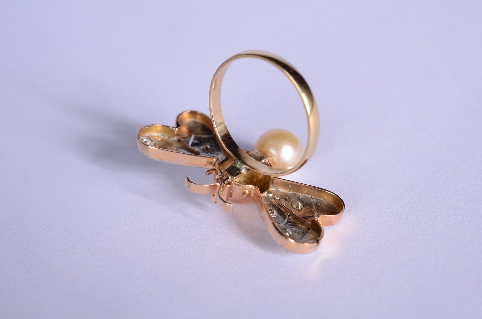 Anel de ouro 18 k., abelha grande com brilhantes nas asas, olhos de... - foto 4 de 7